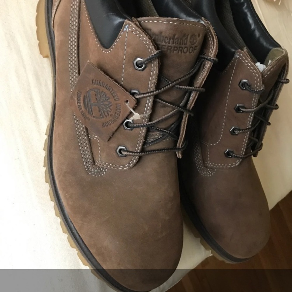 Timberland brown leather. 
Oxford.